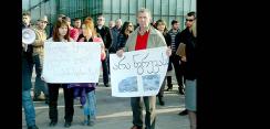 Residents of the Kazbegi region protest the construction of the Dariali HPP at the Ministry of Energy in Tbilisi.